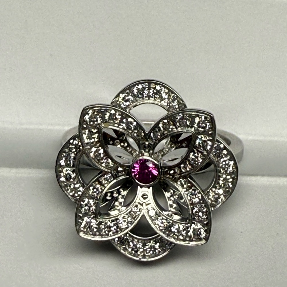 LOUIS VUITTON Elegant 18k White Gold and Pink Sapphire And Diamond Floral Ring